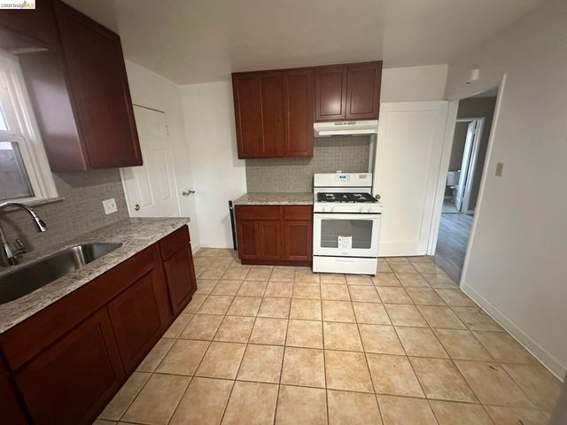 1075 47Th St, Emeryville, CA 94608