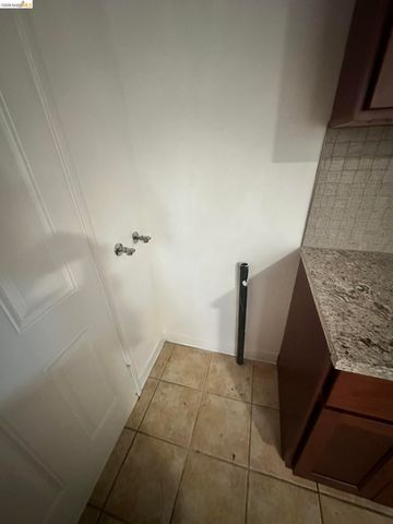 1075 47Th St, Emeryville, CA 94608