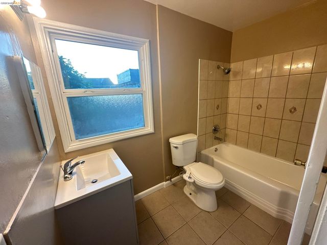 1075 47Th St, Emeryville, CA 94608