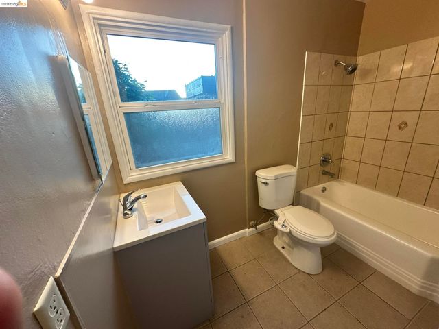 1075 47Th St, Emeryville, CA 94608