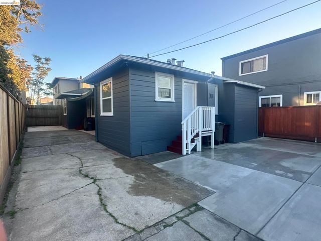 1075 47Th St, Emeryville, CA 94608