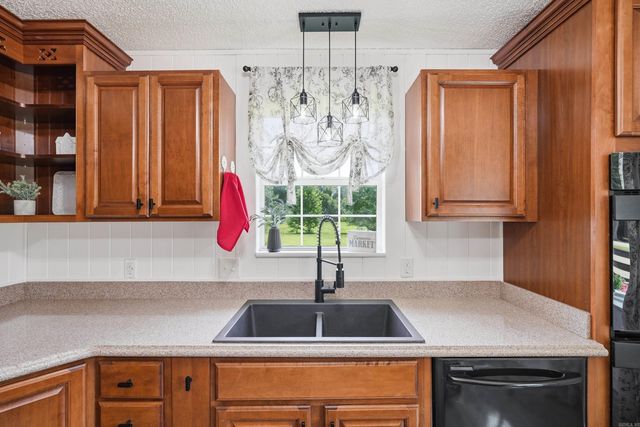 117 W Lea Circle, Bryant, AR 72022