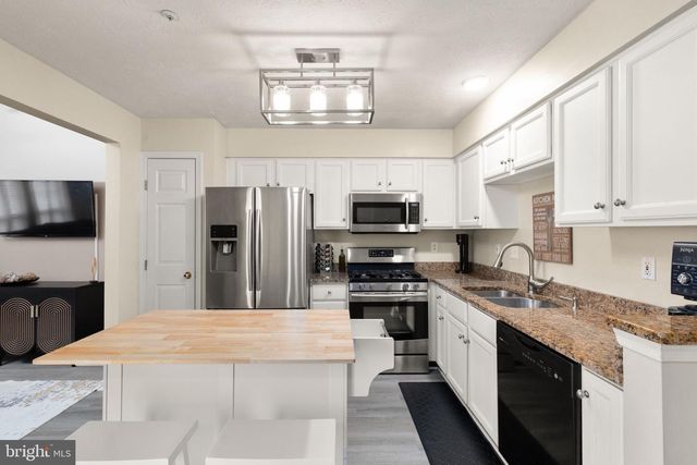 5136 WINDERMERE CIR, Baltimore, MD 21237