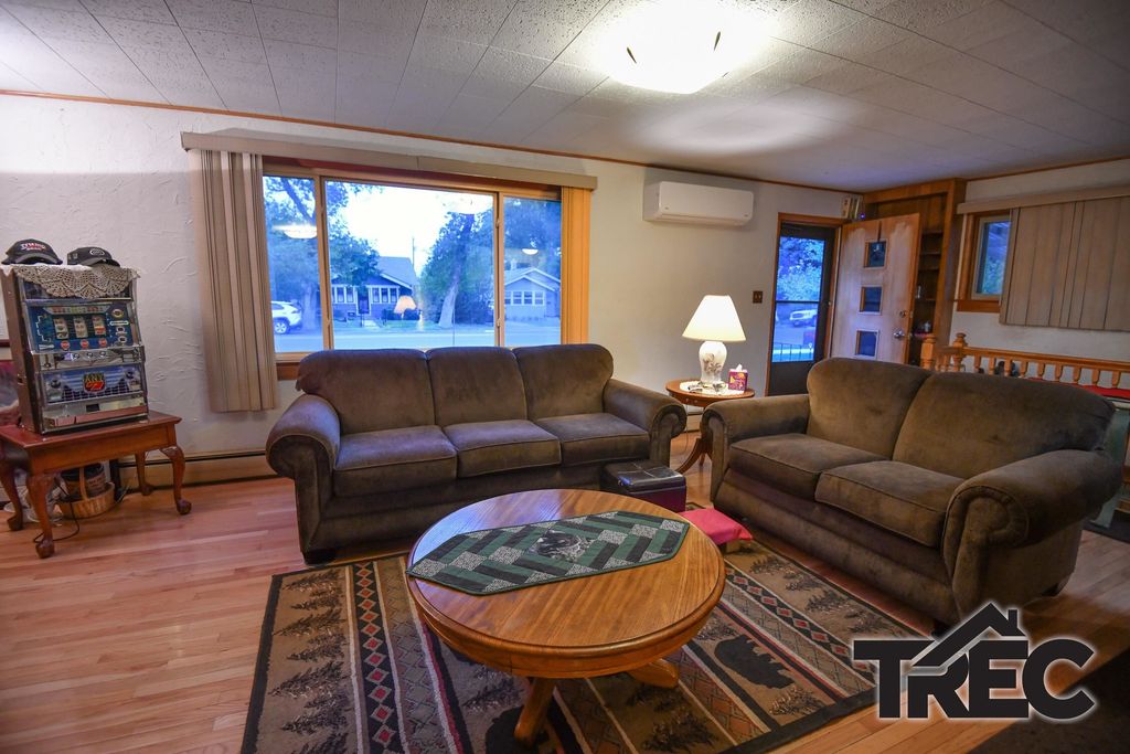 908 Canyon Ave, Cody, WY 82414 photo 3