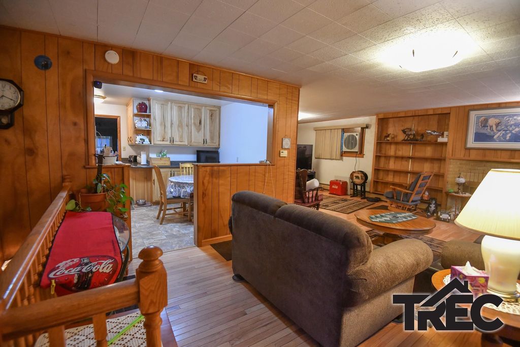 908 Canyon Ave, Cody, WY 82414 photo 4