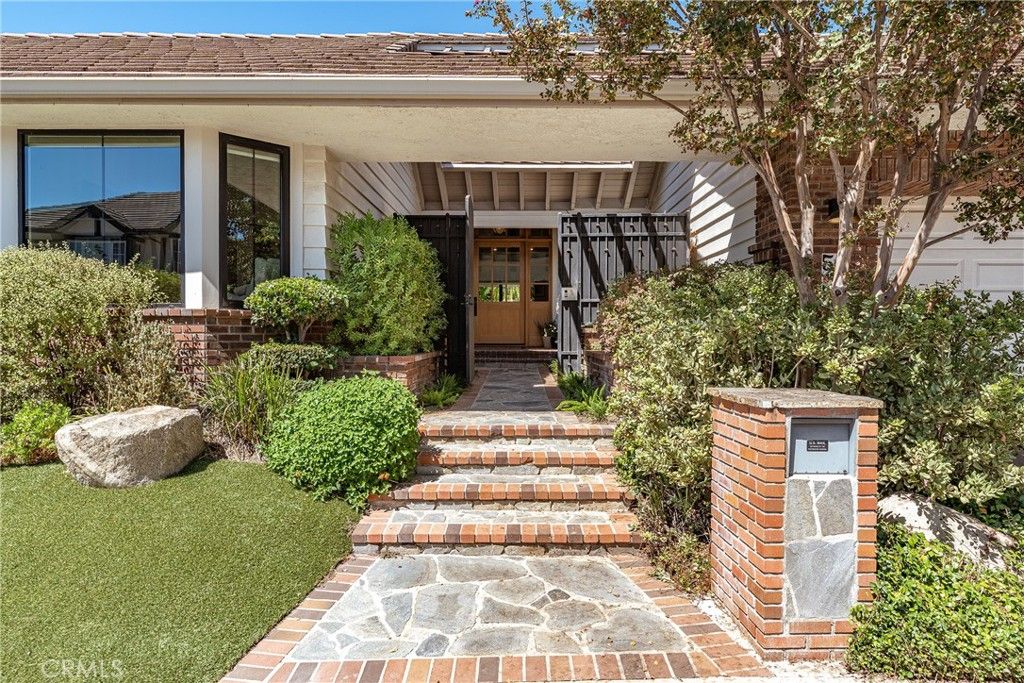 5959 Woodland View Drive, Woodland Hills, CA 91367 — photo 2