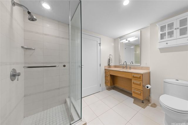 1177 Queen Street 2002, Honolulu, HI 96814