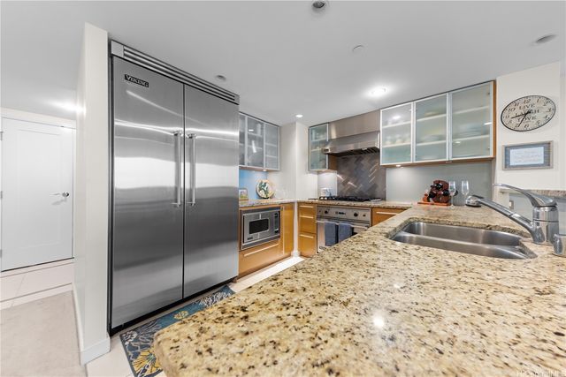 1177 Queen Street 2002, Honolulu, HI 96814