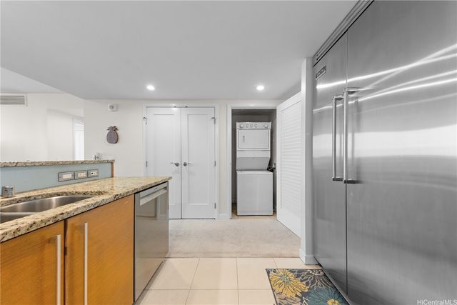 1177 Queen Street 2002, Honolulu, HI 96814