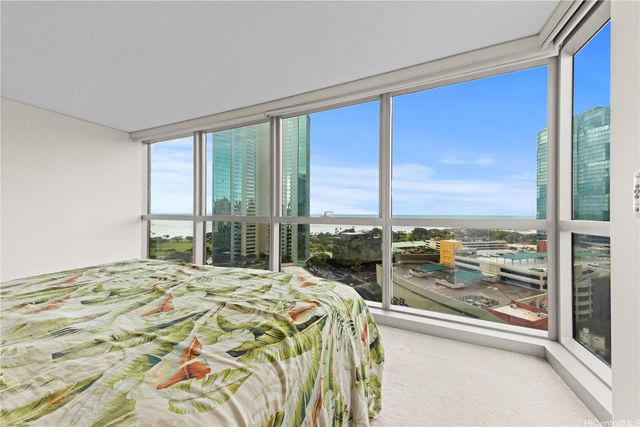 1177 Queen Street 2002, Honolulu, HI 96814