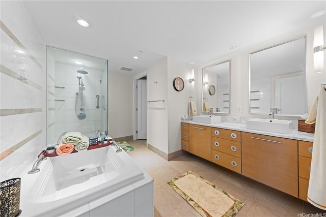 1177 Queen Street 2002, Honolulu, HI 96814