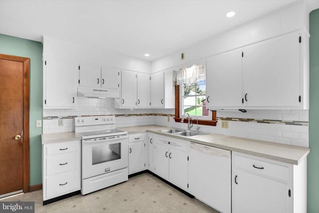 97 HILLSIDE DR, Ephrata, PA 17522