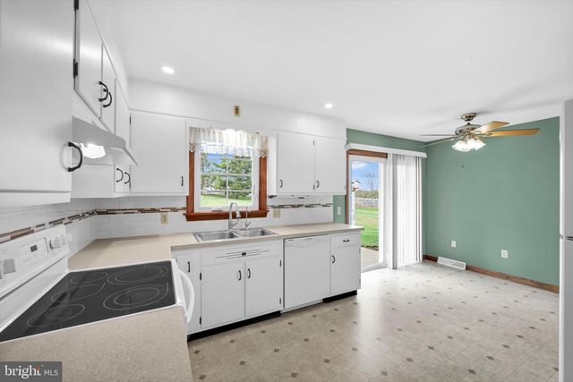 97 HILLSIDE DR, Ephrata, PA 17522