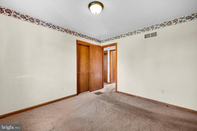 97 HILLSIDE DR, Ephrata, PA 17522