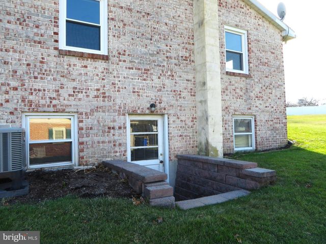 97 HILLSIDE DR, Ephrata, PA 17522