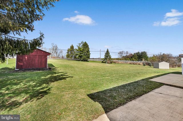 97 HILLSIDE DR, Ephrata, PA 17522