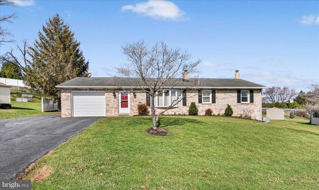 97 HILLSIDE DR, Ephrata, PA 17522