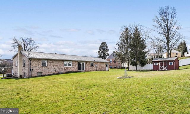 97 HILLSIDE DR, Ephrata, PA 17522