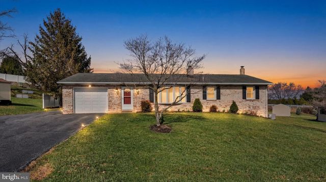 97 HILLSIDE DR, Ephrata, PA 17522