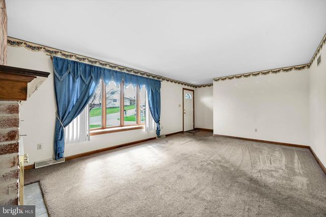 97 HILLSIDE DR, Ephrata, PA 17522