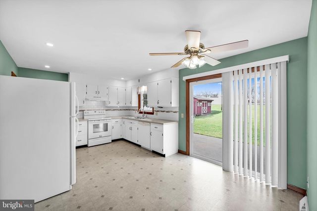 97 HILLSIDE DR, Ephrata, PA 17522