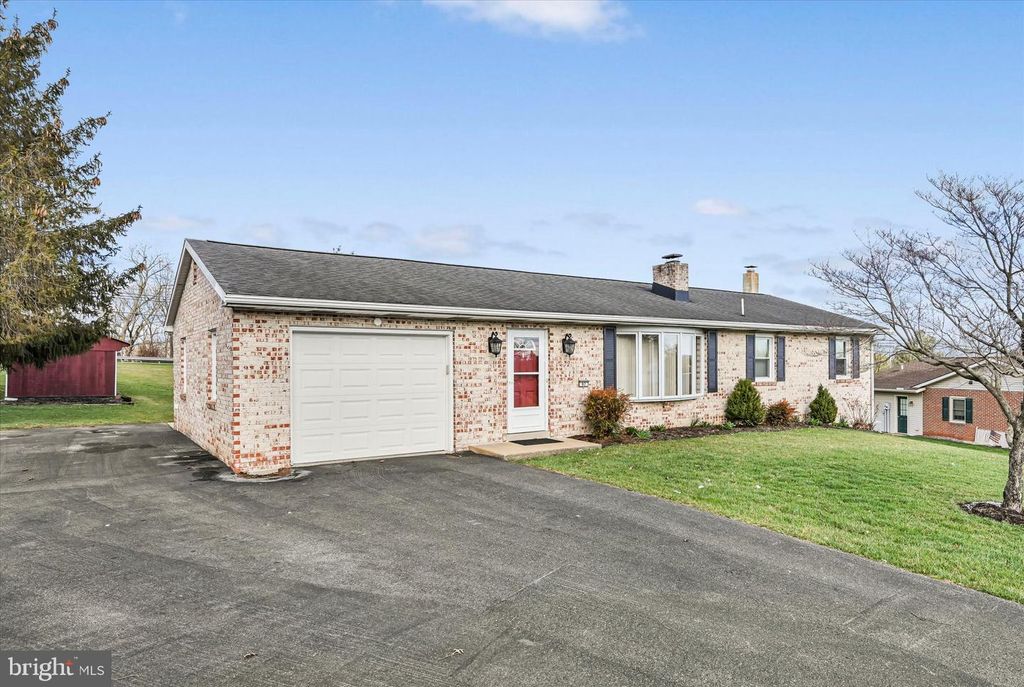 97 HILLSIDE DR, Ephrata, PA 17522