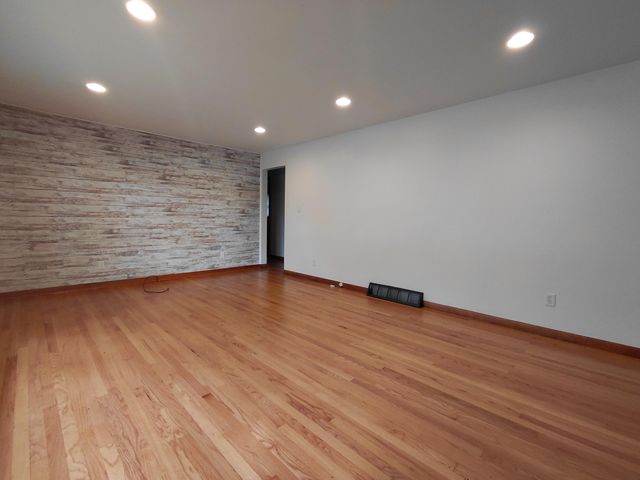 7520 Independence Street, Merrillville, IN 46410