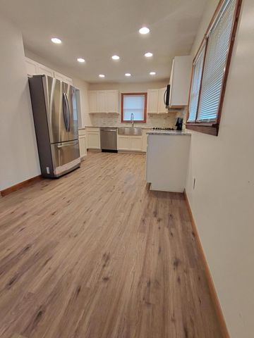 7520 Independence Street, Merrillville, IN 46410