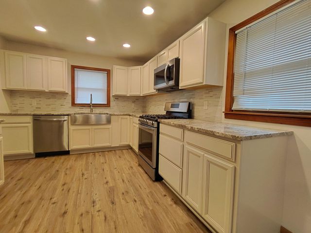 7520 Independence Street, Merrillville, IN 46410