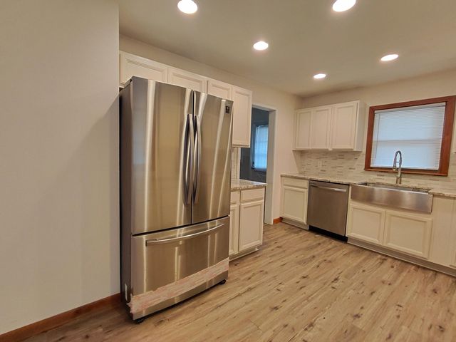 7520 Independence Street, Merrillville, IN 46410