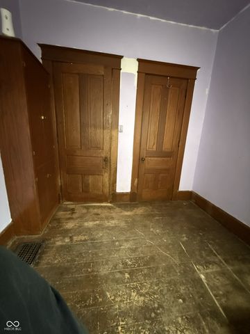 1205 S 8th Street, Terre Haute, IN 47802