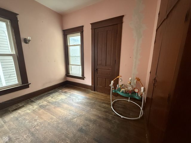 1205 S 8th Street, Terre Haute, IN 47802