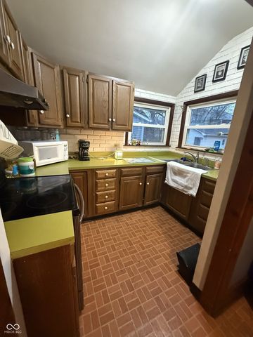 1205 S 8th Street, Terre Haute, IN 47802