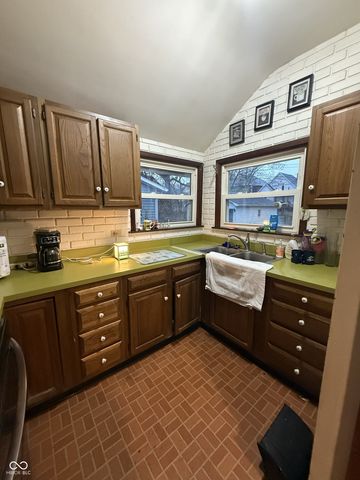 1205 S 8th Street, Terre Haute, IN 47802