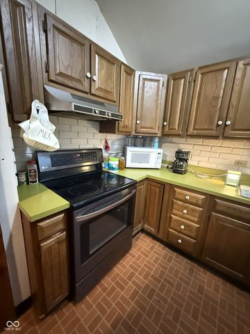 1205 S 8th Street, Terre Haute, IN 47802