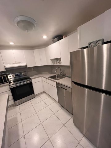 300 Bayview Dr 611, Sunny Isles Beach, FL 33160