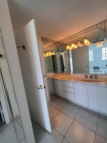 300 Bayview Dr 611, Sunny Isles Beach, FL 33160