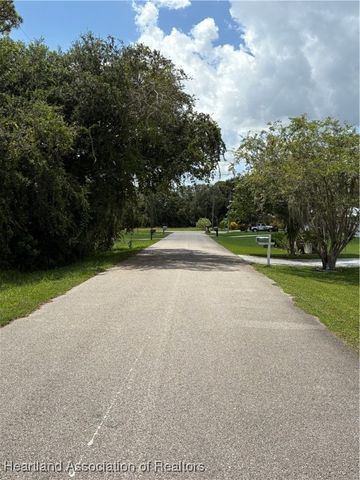 120 Honeycomb Avenue, Lake Placid, FL 33852
