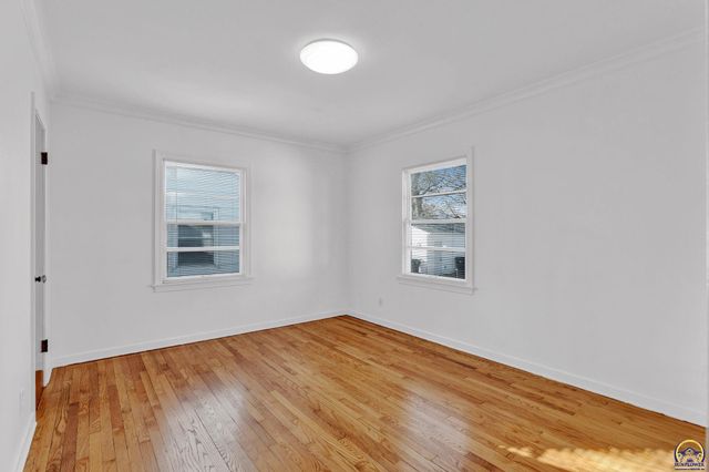 2011 SW Stone AVE, Topeka, KS 66604