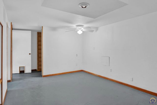 2011 SW Stone AVE, Topeka, KS 66604