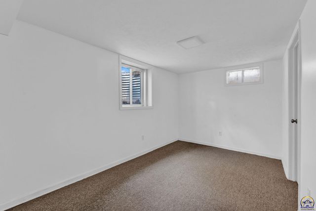 2011 SW Stone AVE, Topeka, KS 66604