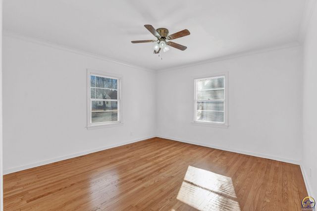 2011 SW Stone AVE, Topeka, KS 66604