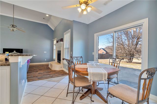 3750 W River Bend Drive, Fayetteville, AR 72704