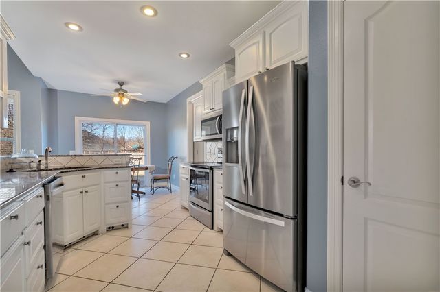 3750 W River Bend Drive, Fayetteville, AR 72704