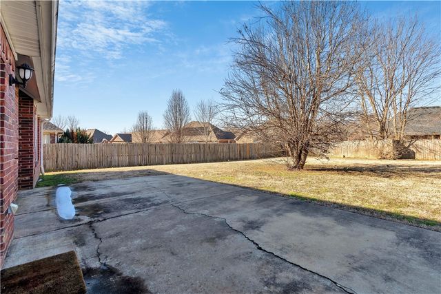 3750 W River Bend Drive, Fayetteville, AR 72704