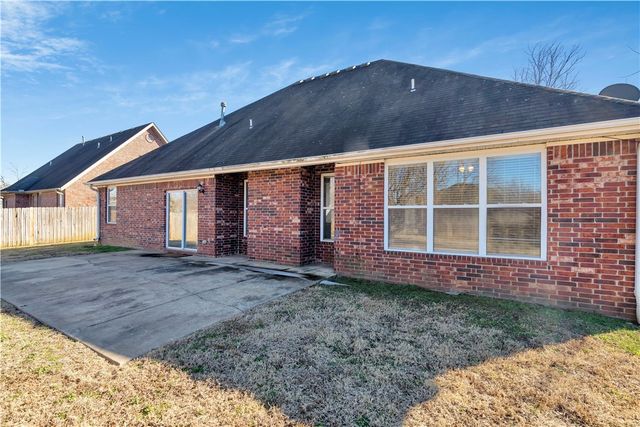3750 W River Bend Drive, Fayetteville, AR 72704