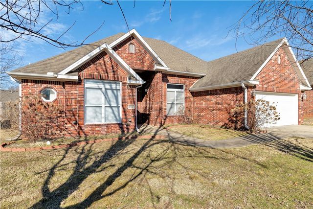 3750 W River Bend Drive, Fayetteville, AR 72704