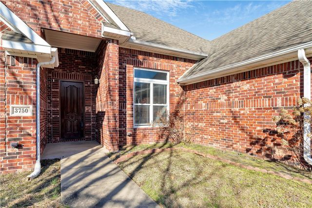3750 W River Bend Drive, Fayetteville, AR 72704