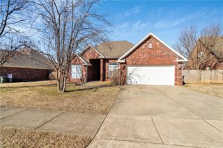 3750 W River Bend Drive, Fayetteville, AR 72704