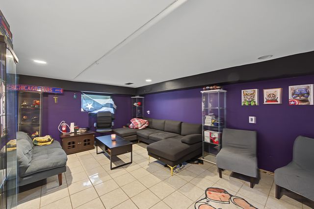 4226 W Haddon Avenue, Chicago, IL 60651